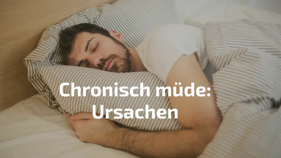 Mann schlaeft Bett – Chronische Muedigkeit 3 Ursachen die Aerzte systematisch uebersehen